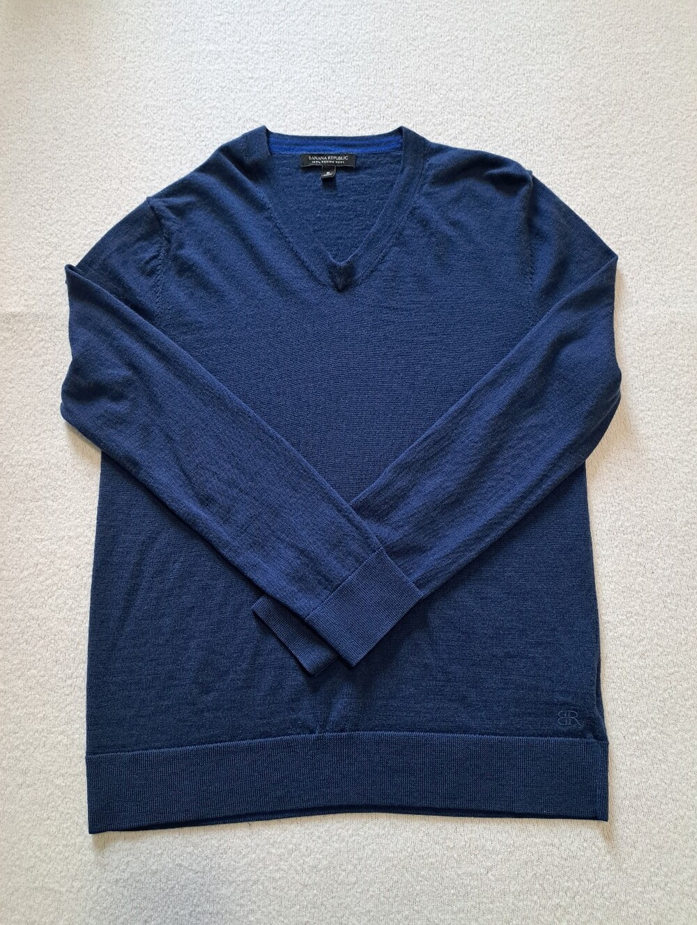 Banana Republic Merino Wool Vneck Sweater Men's Medium Classic Blue Pullover